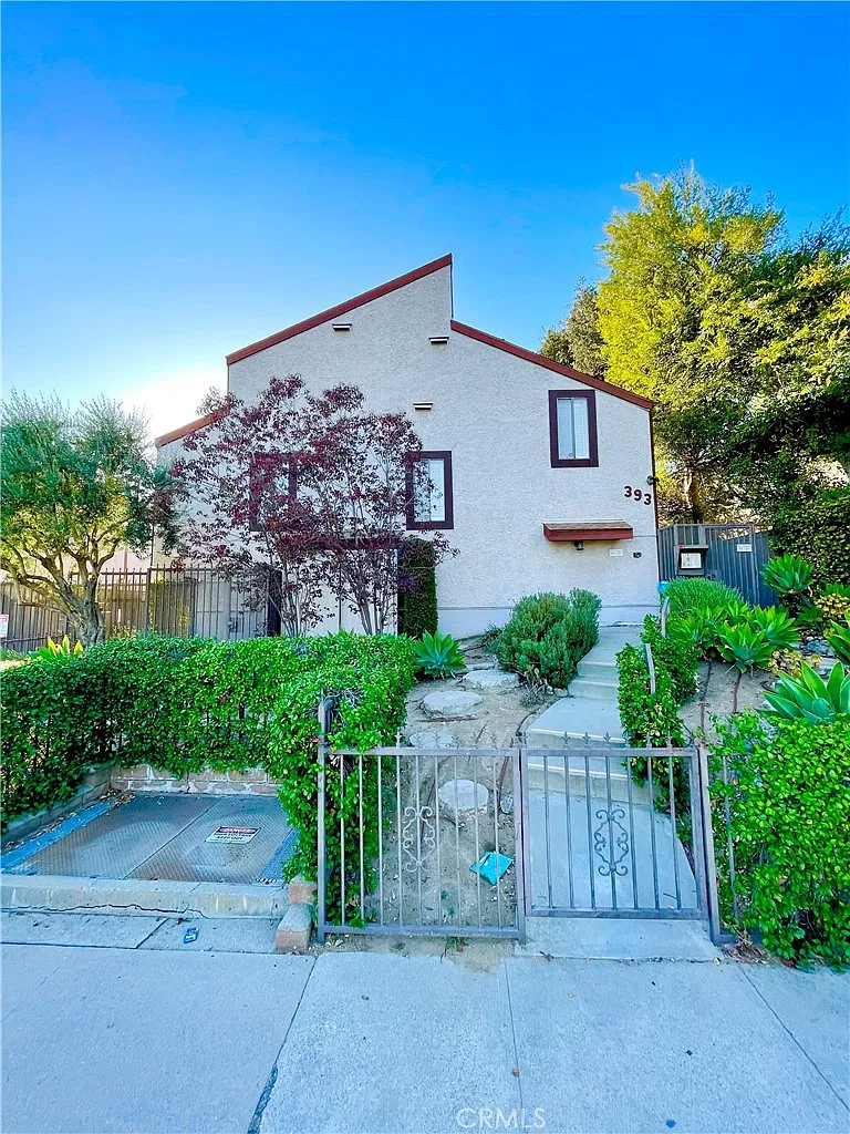 2 bed, 938 sqft, $3,300 — Photo 1