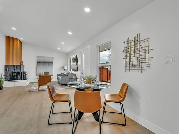 4th image of 1711 Echo Ave