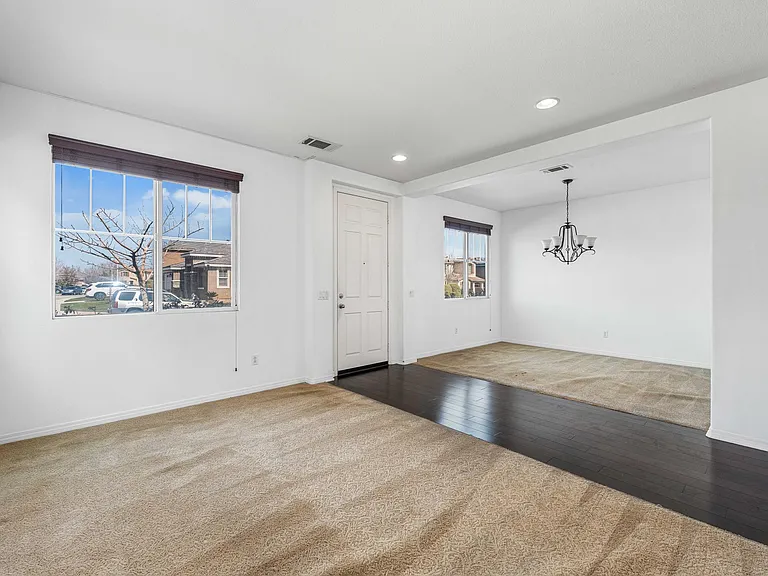 1364 Wellington Dr — Photo 7