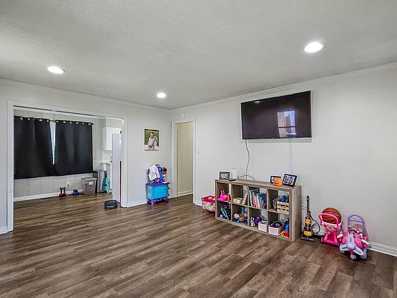 5th image of 151 Leland Dr
