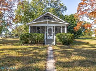 40 Cedardale Ln, Irvington, VA 22480