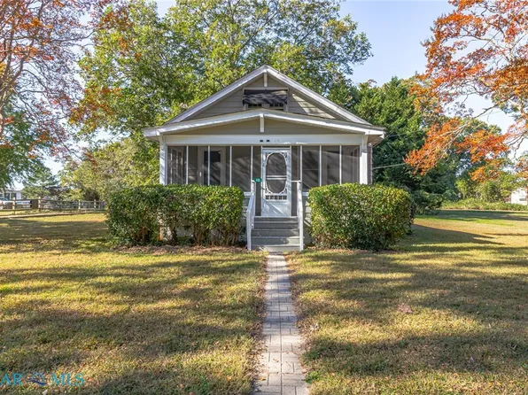 40 Cedardale Ln, Irvington, VA 22480