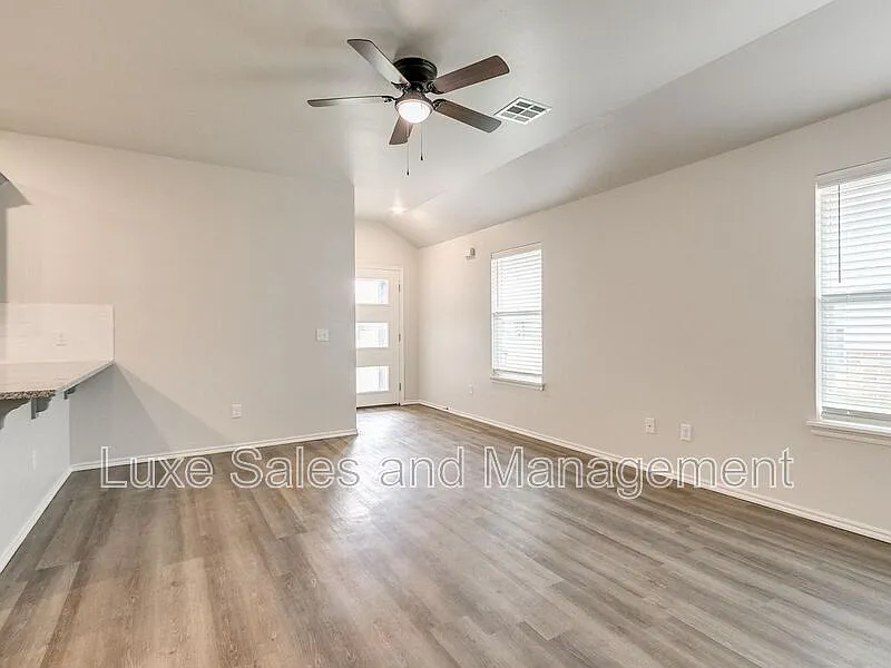 3 bed, 2.0 bath, 1200 sqft, $1,495 — Photo 4