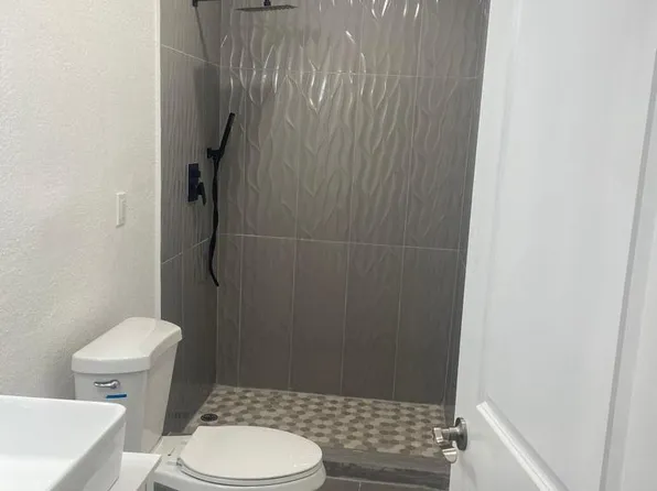 2138 NW 49th St, Miami, FL 33142