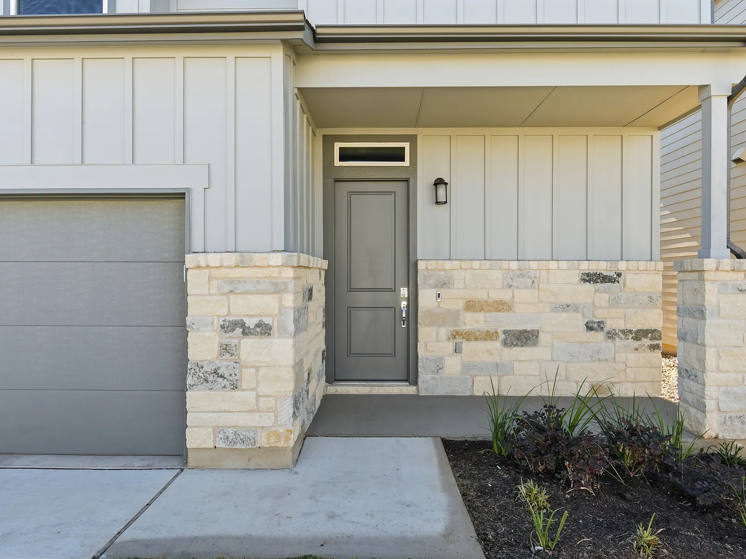 4 bed, 1945 sqft, $2,349 — Photo 2