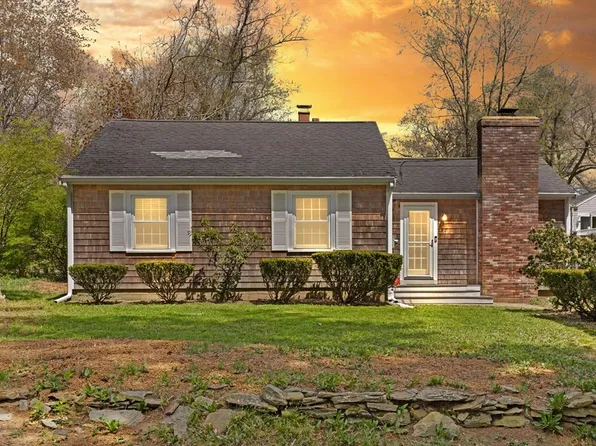 19 Cross St, Halifax, MA 02338