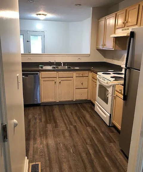430 S 24th St — Photo 2