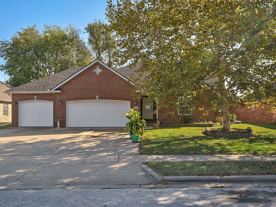 1st image of 374 E Sequoia Street