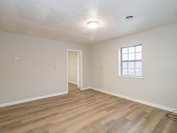 2nd image of 404 Thompsonville Ln APT 23