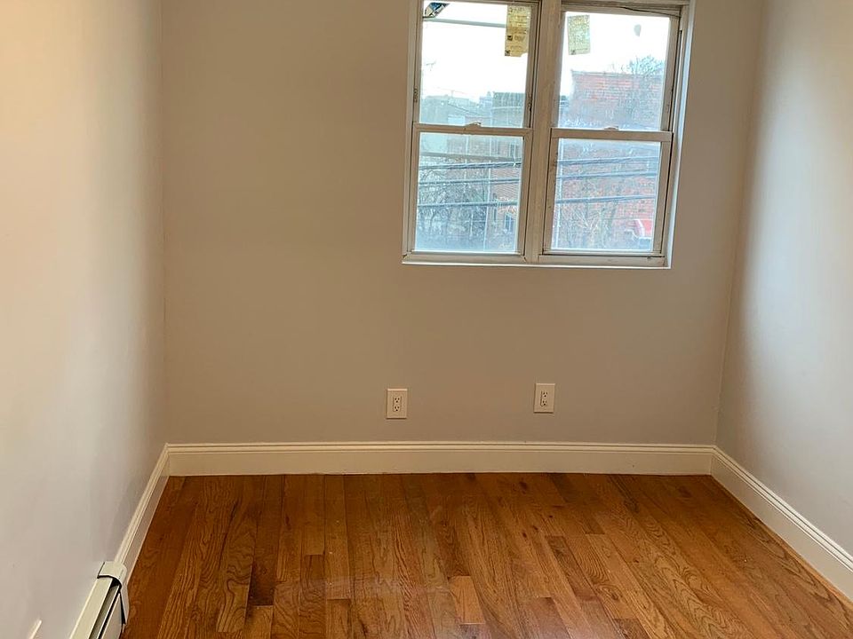 2nd image of 3152 Seymour Ave #2