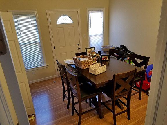 4th image of 368 Burritt St