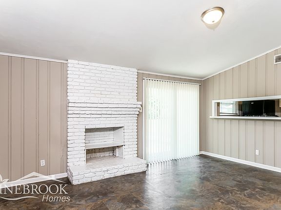 3rd image of 1284 Favell Dr