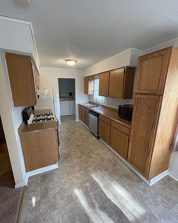 1st image of 202 Dunn Ave