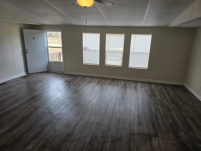 28 Riverside Dr — Photo 15