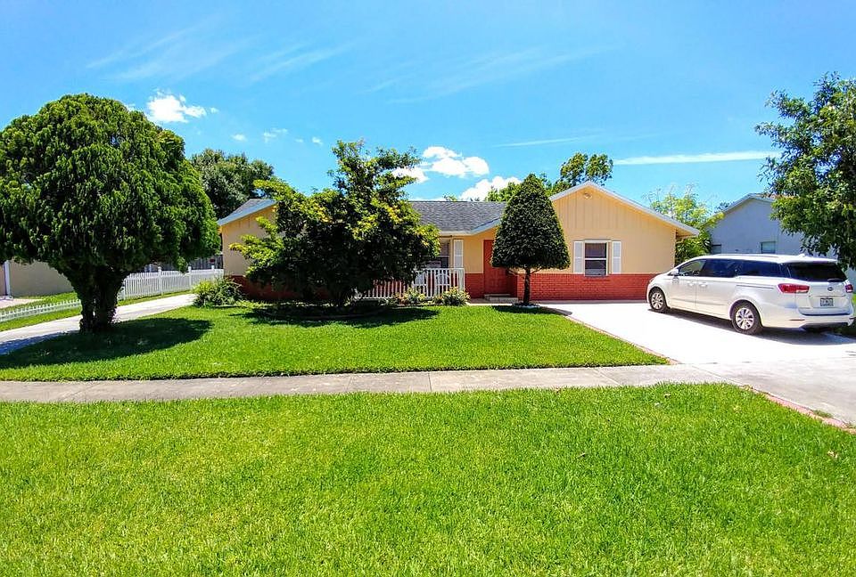 1st image of 121 Raven Ct