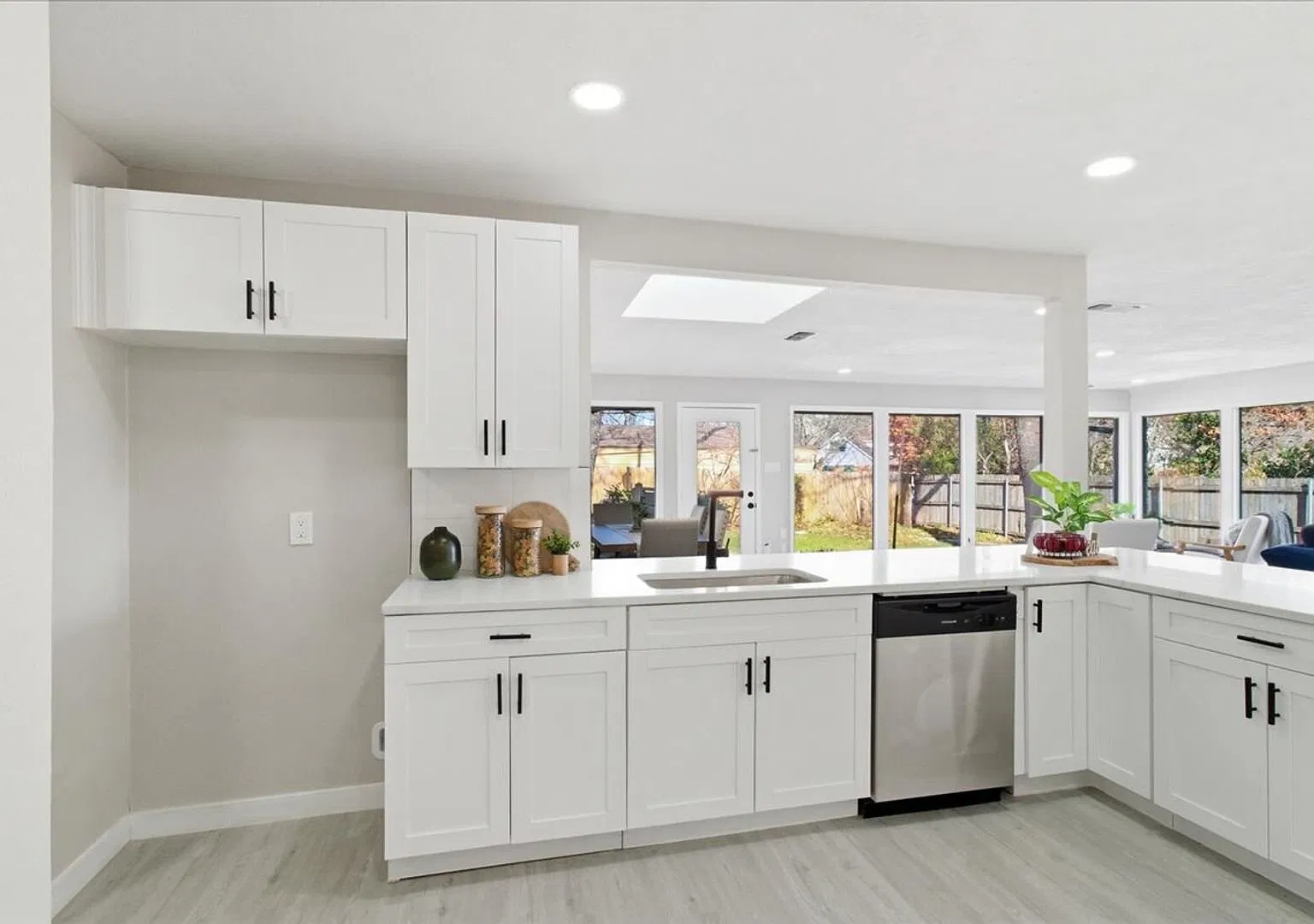 1509 University Drive — Photo 3