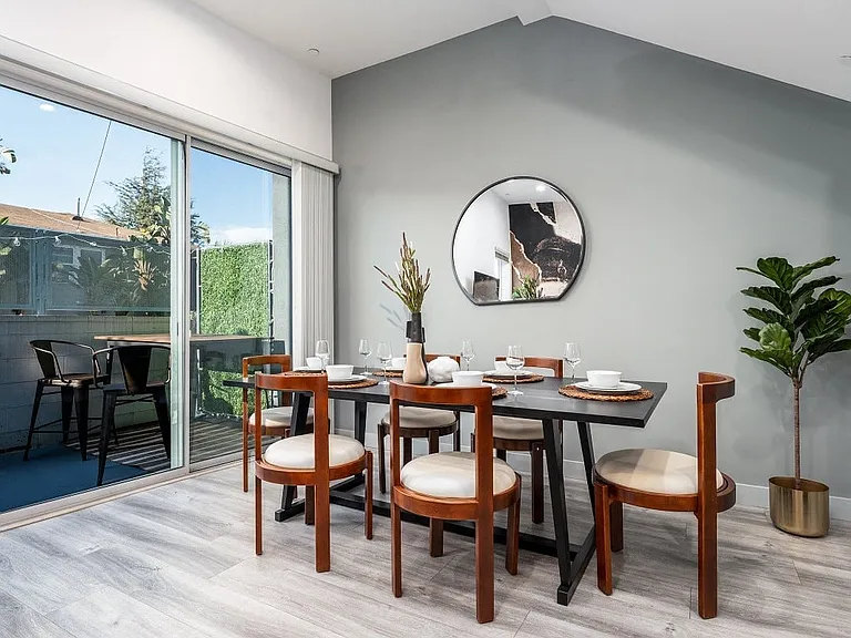 Lido Apartments - 4025 Grandview — Photo 9