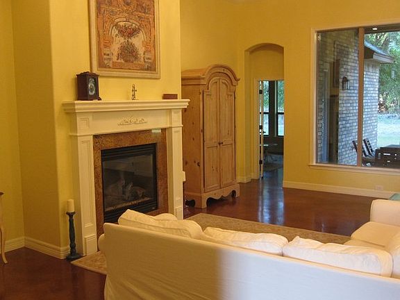 3rd image of 1008 Wildberry Cir