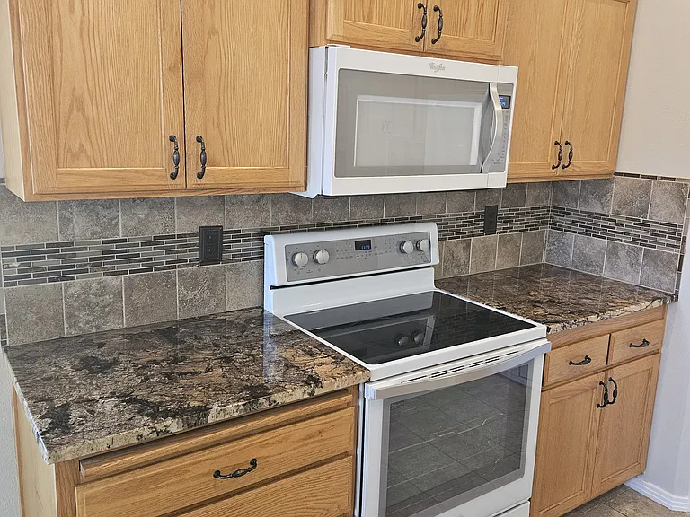 13845 W Hartford Dr — Photo 5