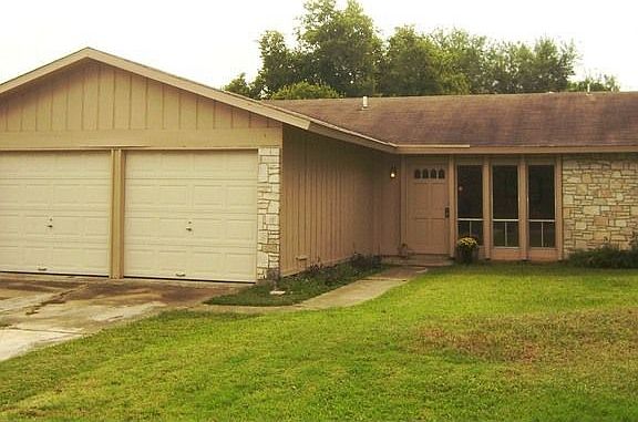 3rd image of 7810 Hollow Oak St