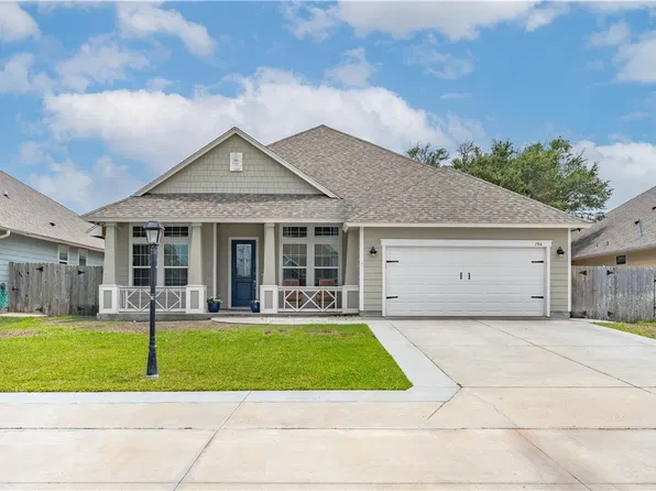 106 Dream Oak Dr, Rockport, TX 78382