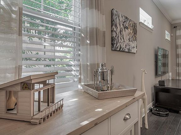 5th image of 2708 W Horatio St Unit 1