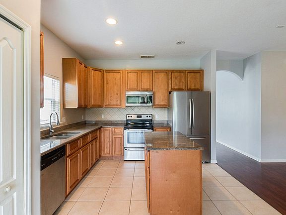 2nd image of 841 Hacienda Cir