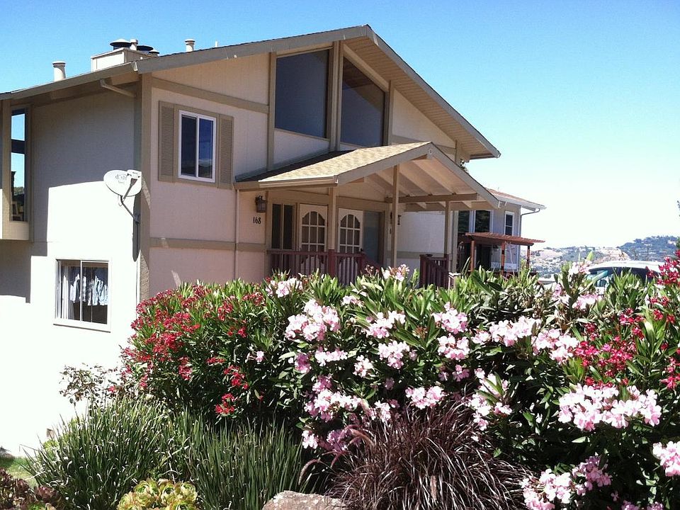 Bright and Sunny townhome style duplex