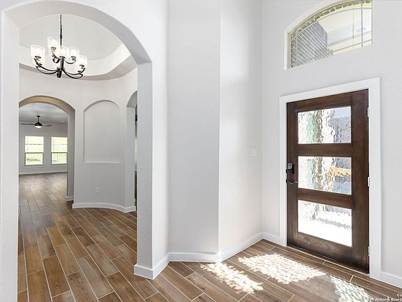 2nd image of 4433 Royal Oak