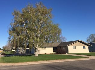 420 W 7th St, Imperial, NE 69033