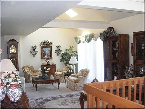 3rd image of 30 Woodland Park Dr