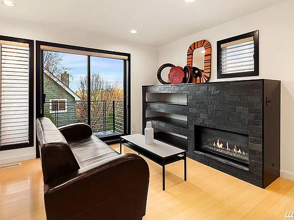 3rd image of 128 24th Ave E Unit A