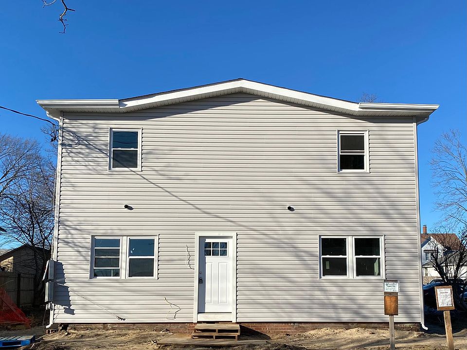 1st image of 43 Lake St #1
