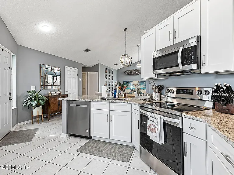 181 Miraloma Ln — Photo 2