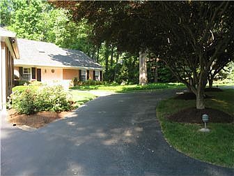 2nd image of 1007 Warwick Ln