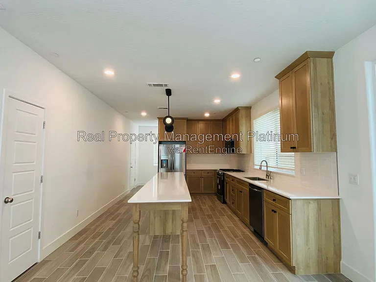 2752 E Tamarind Dr — Photo 18