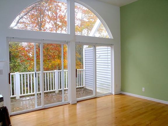 4th image of 26 Walnut St #3b)