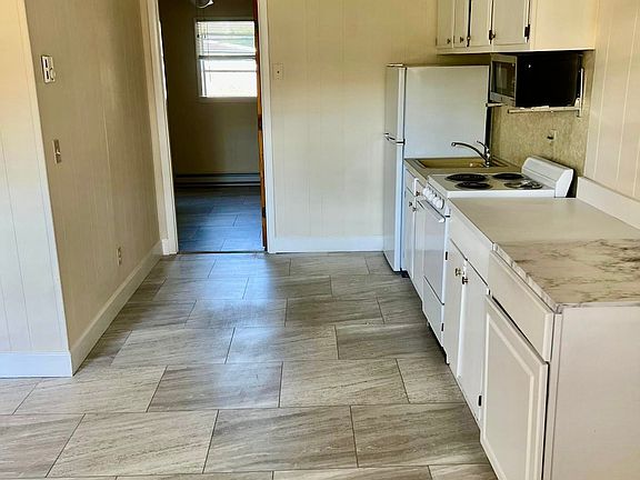 2nd image of 818 Bay St #5