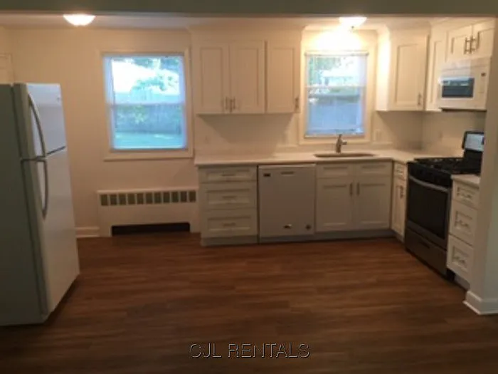 27 Evergreen Ave — Photo 4