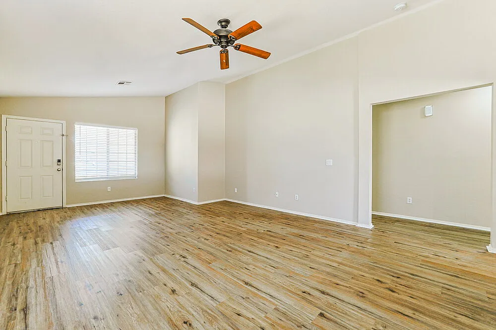 3 bed, 2.0 bath, 1370 sqft, $1,750 — Photo 4