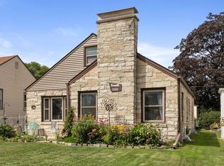 3655 S Whitnall Ave, Milwaukee, WI 53207