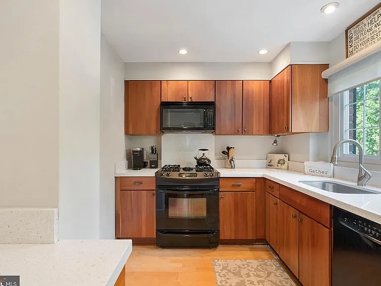 3408 Martha Custis Dr — Photo 4