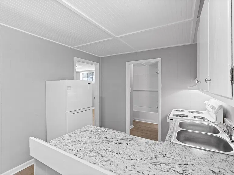 427 Circle Dr — Photo 9