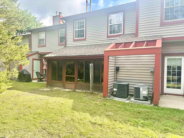 614 Lake Front — Photo 31