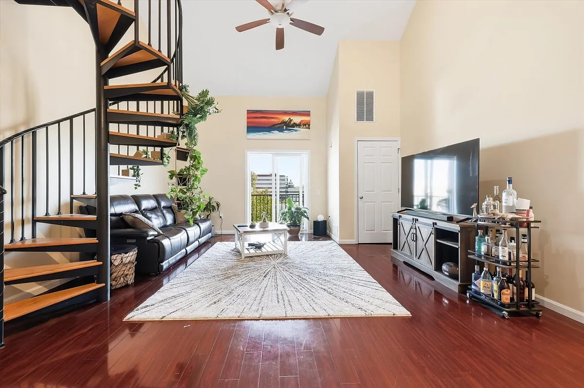 3 bed, 1400 sqft, $3,500 — Photo 2