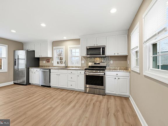 4th image of 21524 Chicken Point Rd