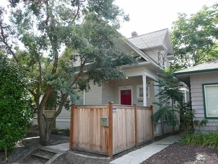 Quiet Eastlake Neighborhood Street - no freeway roar