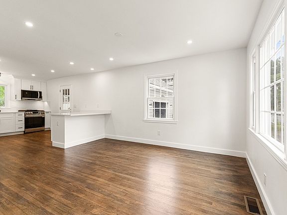 2nd image of 39 McKinley Ave