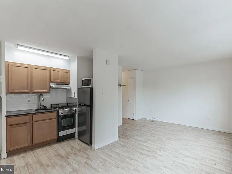 2101 Chestnut St #1102 — Photo 11