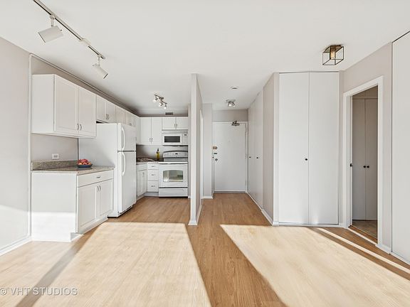 5th image of 1360 N Sandburg Ter APT 809C